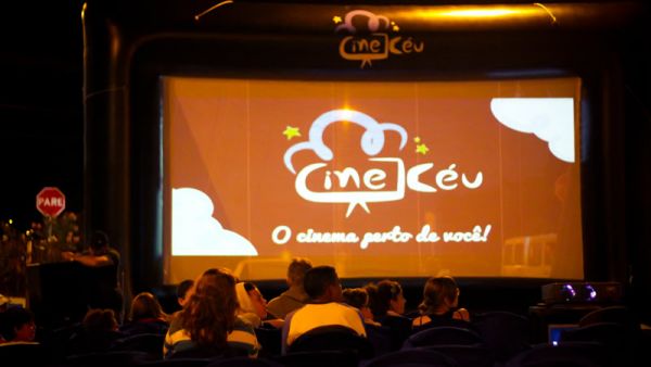 Projeto Cine Céu apresenta o filme &quot;Colegas&quot;