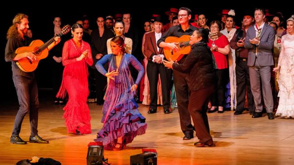 01.02 - Artistas espanhóis fazem show de flamenco no Teatro Iguatemi