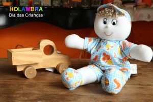 Em Holambra, artesãos criam brinquedos para o Dia das Crianças